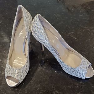 Enzo Angiolini Platinum Heels Peep Toe Pump Mirror Glitter Women's Shoe 8M NEW